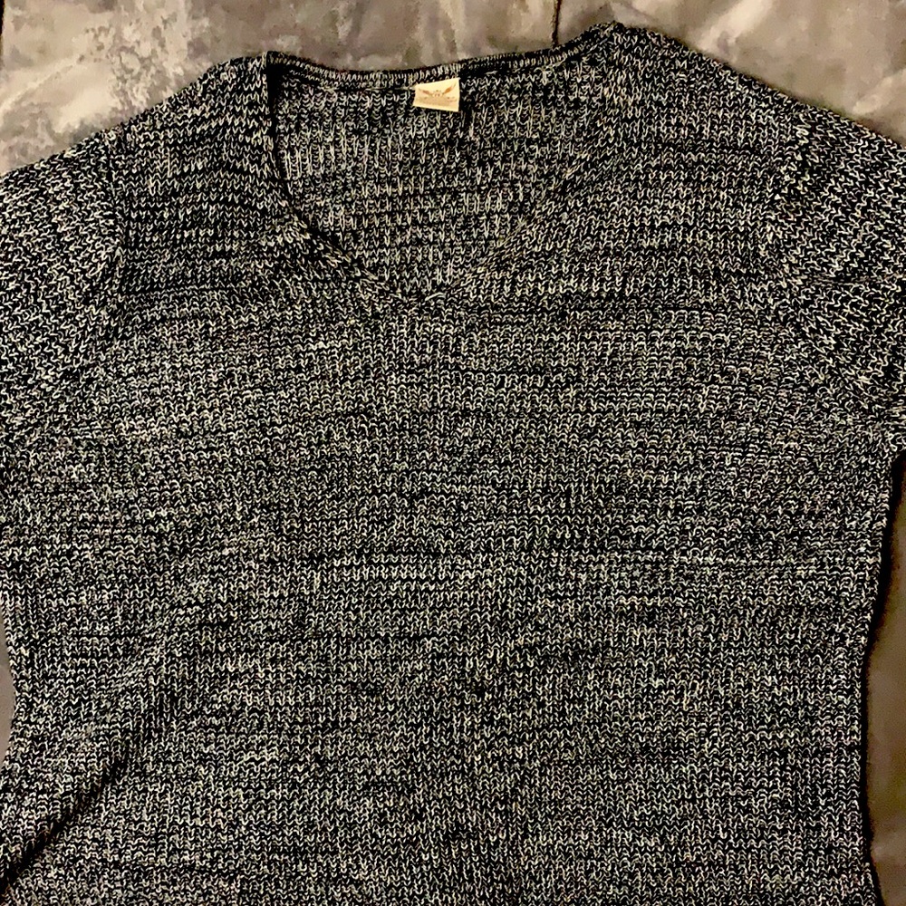 Knitted V-Neck black and white sweater